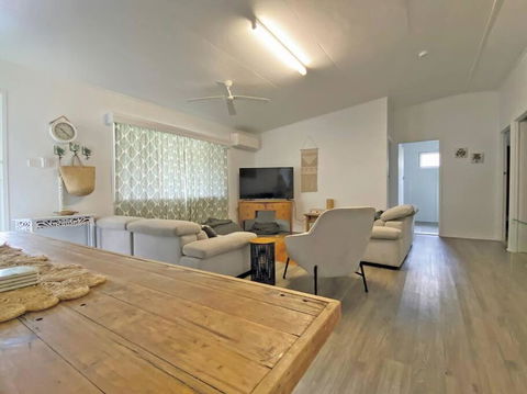 A LITTLE GREY SHACK - Kempsey Accommodation 1