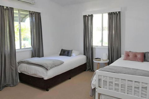 A LITTLE GREY SHACK - Kempsey Accommodation 3