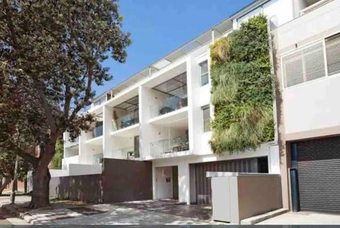 A Modern Two Bedroom Apartment! Quiet, Secure And 1 Minute Walk To Bondi Beach! - Kempsey Accommodation 3