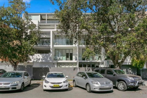 A Modern Two Bedroom Apartment! Quiet, Secure And 1 Minute Walk To Bondi Beach! - Kempsey Accommodation 1