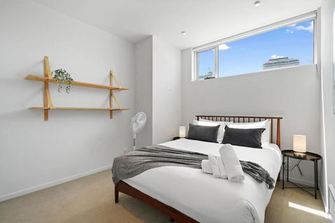 A River-side 2bdm Footscray Oasis + Parking - Kempsey Accommodation 2