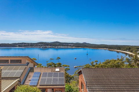 Above And Beyond - Beautiful Home With Heated Pool And Views - Kempsey Accommodation 4