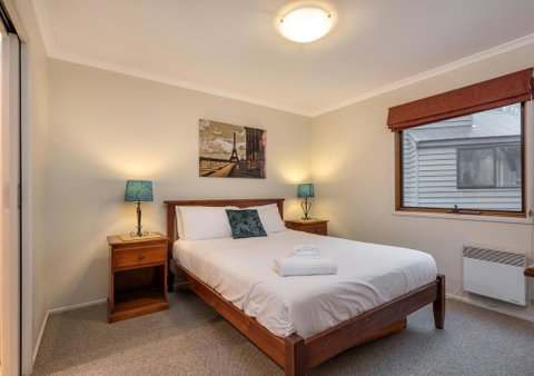 Absinthe - Kempsey Accommodation 2