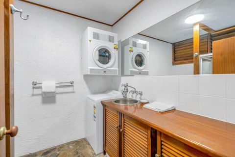 Absolute Beachfront, Heart Of Port Douglas - 24 S - Kempsey Accommodation 4