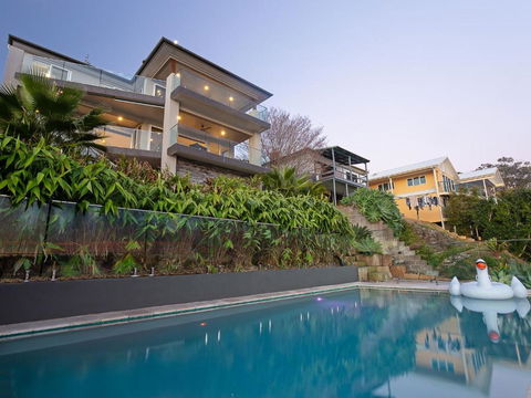 Absolute Waterfront Lakehouse Fishing Point Waterfront Pool Jetty - Kempsey Accommodation 0