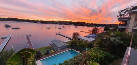 Absolute Waterfront Lakehouse Fishing Point Waterfront Pool Jetty - Kempsey Accommodation 1