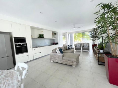 Absolutely Lovely Waterfront Apartment 333 - Kempsey Accommodation 1