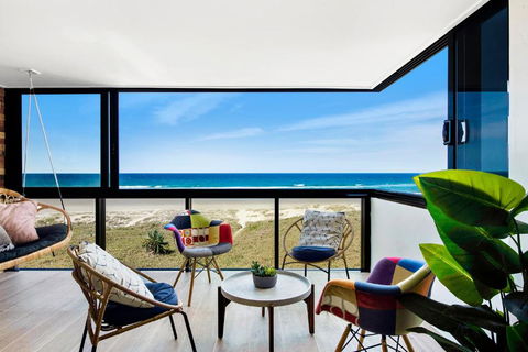 Absolutly Beachfront Surfers Paradise, Pure Shores! - Kempsey Accommodation 2