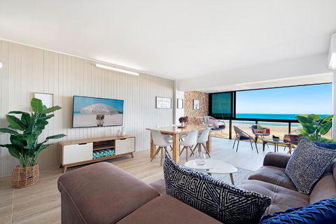 Absolutly Beachfront Surfers Paradise, Pure Shores! - Kempsey Accommodation 4