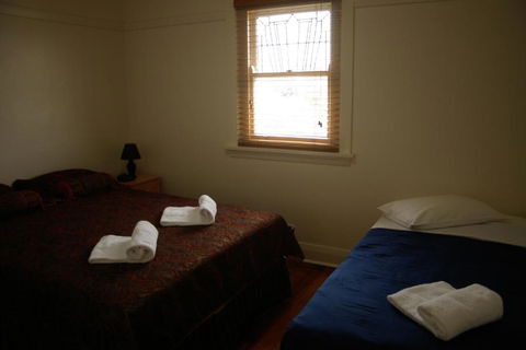 Accommodation Sydney Rockdale - 2 Bedroom Pet Friendly Budget Apartments With Balconies - Kempsey Accommodation 4