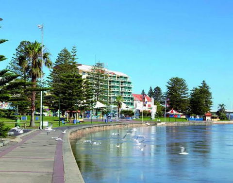 A-The Entrance Private Water Front 1 Bedroom Appartment At The Oaks - Kempsey Accommodation 0