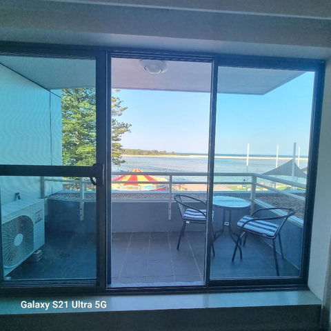 A-The Entrance Private Water Front 1 Bedroom Appartment At The Oaks - Kempsey Accommodation 2