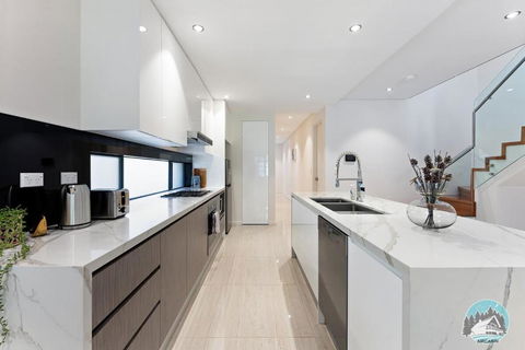 Aircabin - Eastwood - Luxury - 4 Bedrooms House - Kempsey Accommodation 2