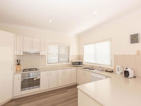 Alaska 8 Poley Cow Lane - Kempsey Accommodation 3