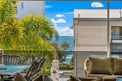 Alex Beach House, 100 Steps To The Sand, With Ocean Views - Kempsey Accommodation 0