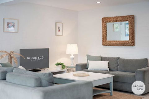 Alice Bayona 7 - Little Cove - Kempsey Accommodation 3