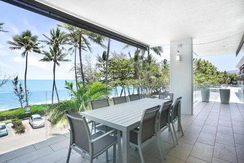 Amaroo - Luxury Apartment Overlooking The Coral Sea - Kempsey Accommodation 1