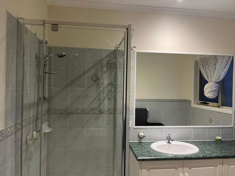 Amazing Private Bedrooms In Doncaster East Near School - Kempsey Accommodation 2