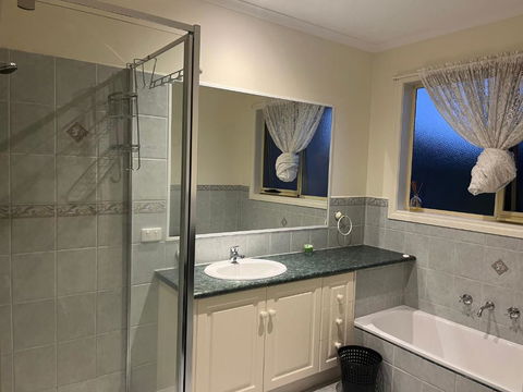 Amazing Private Bedrooms In Doncaster East Near School - Kempsey Accommodation 3