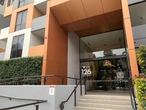 Amazing 1 Bedroom Apt With Large Living & Extra Sleeping Space -up To 5 Ppl Plus Gym Jacuzzi Spa Pool Sauna And Garden With BBQ - Kempsey Accommodation 3