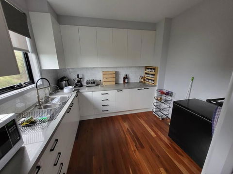 Alogara House, Modern, 6 Bedrooms With Hot Tub And Views - Kempsey Accommodation 4