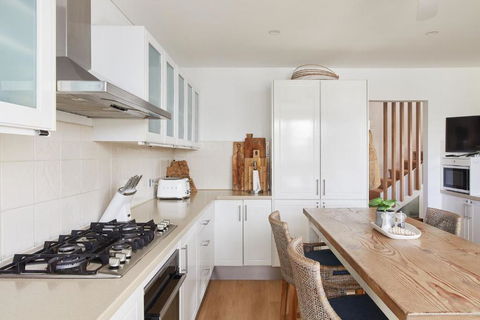 Arabella - 2 Bedroom Holiday House Nelson Bay - Kempsey Accommodation 3