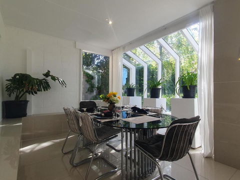 Architectural Comfy 2B&2B Home With A Garden View Close To A Lake And Yarralumla Shopping Centre - Kempsey Accommodation 1