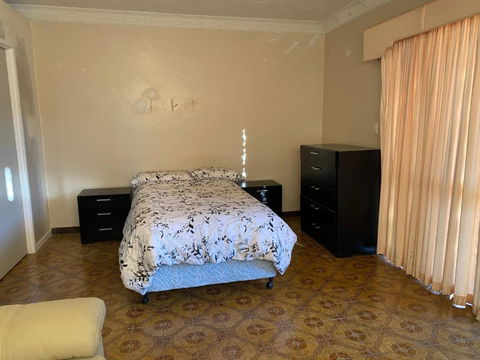 Aspley Large Room & Share Bathroom With Other Guests - Kempsey Accommodation 1