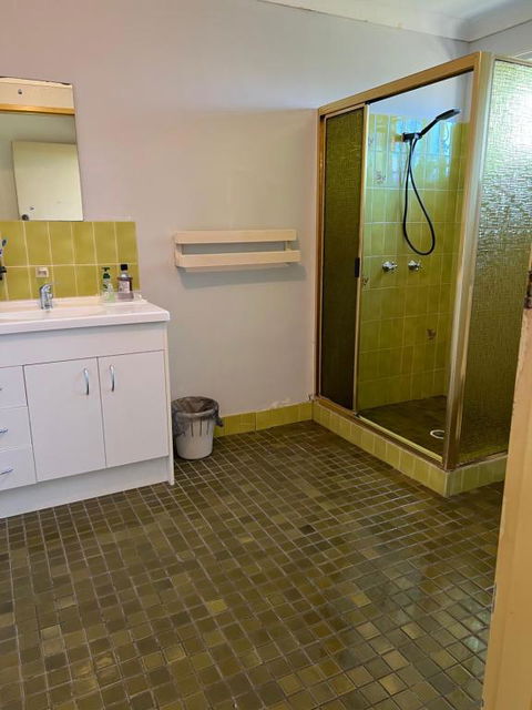 Aspley Large Room & Share Bathroom With Other Guests - Kempsey Accommodation 3