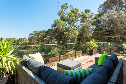 At Agnes Ave: Coastal Views - Kempsey Accommodation 0
