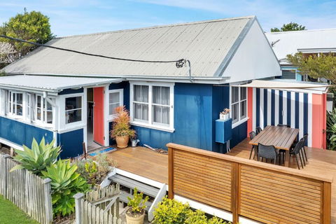 Avalon Vintage Beachside Family Getaway - Kempsey Accommodation 0