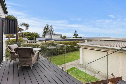 Azure Studio - Ocean Glimpses - 3 Mins Walk To Beach - Kempsey Accommodation 0