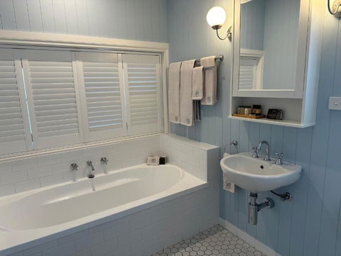 B & B On The Water - Kempsey Accommodation 2