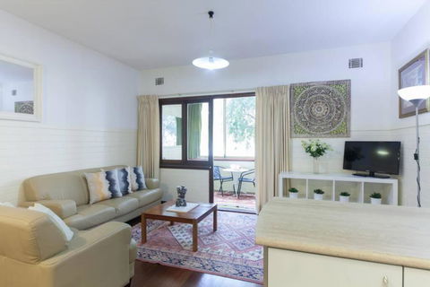 B2 Crawley Apartment 1 BRM & Sleepout Near UWA - Kempsey Accommodation 3