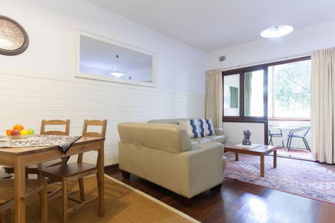 B2 Crawley Apartment 1 BRM & Sleepout Near UWA - Kempsey Accommodation 1