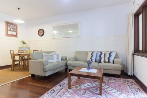 B2 Crawley Apartment 1 BRM & Sleepout Near UWA - Kempsey Accommodation 0