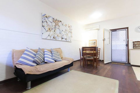 B3 Crawley Apartment 1 BRM & Sleepout Near UWA - Kempsey Accommodation 0