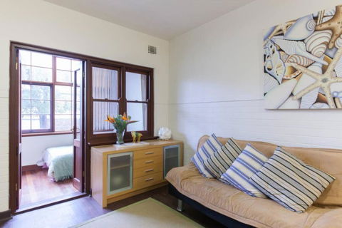 B3 Crawley Apartment 1 BRM & Sleepout Near UWA - Kempsey Accommodation 3