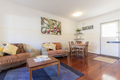 B7 Crawley Apartment 1 BRM & Sleepout Near UWA - Kempsey Accommodation 4
