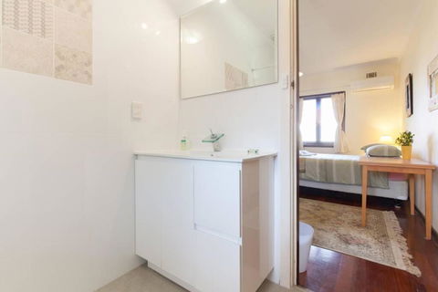 B8 Crawley Apartment 1 BRM & Sleepout Near UWA - Kempsey Accommodation 0
