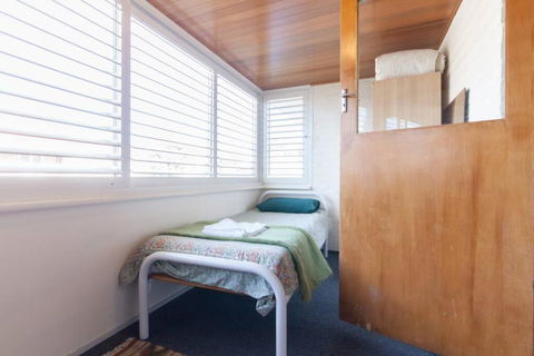 B8 Crawley Apartment 1 BRM & Sleepout Near UWA - Kempsey Accommodation 4