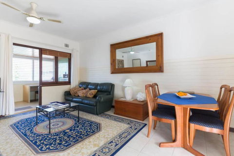 B9 Crawley Apartment 1 BRM & Sleepout Near UWA - Kempsey Accommodation 2