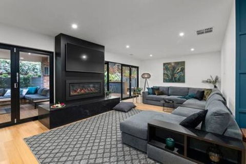 BADGER HOUSE - 4 Bed, 4 Bath, Stunning Entertainer Plus Fire - Kempsey Accommodation 0