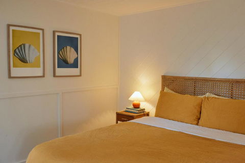 BAY PROPERTIES . The Sailors Bungalow - Kempsey Accommodation 3