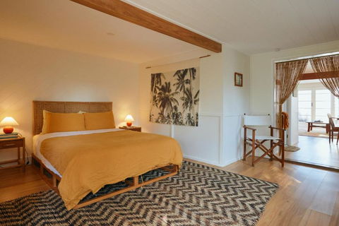 BAY PROPERTIES . The Sailors Bungalow - Kempsey Accommodation 1