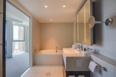 Hilton Surfers Paradise Hotel & Residences - Kempsey Accommodation 4