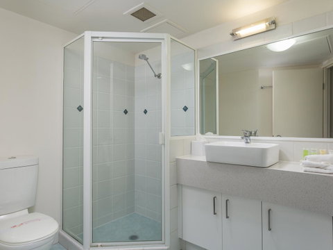 Maldives Resort Main Beach, Gold Coast - Kempsey Accommodation 8