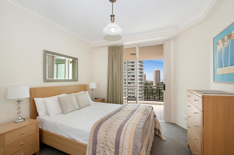 Maldives Resort Main Beach, Gold Coast - Kempsey Accommodation 39