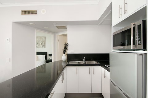 Maldives Resort Main Beach, Gold Coast - Kempsey Accommodation 32