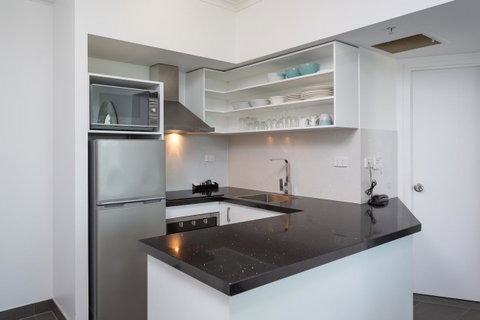 Maldives Resort Main Beach, Gold Coast - Kempsey Accommodation 15